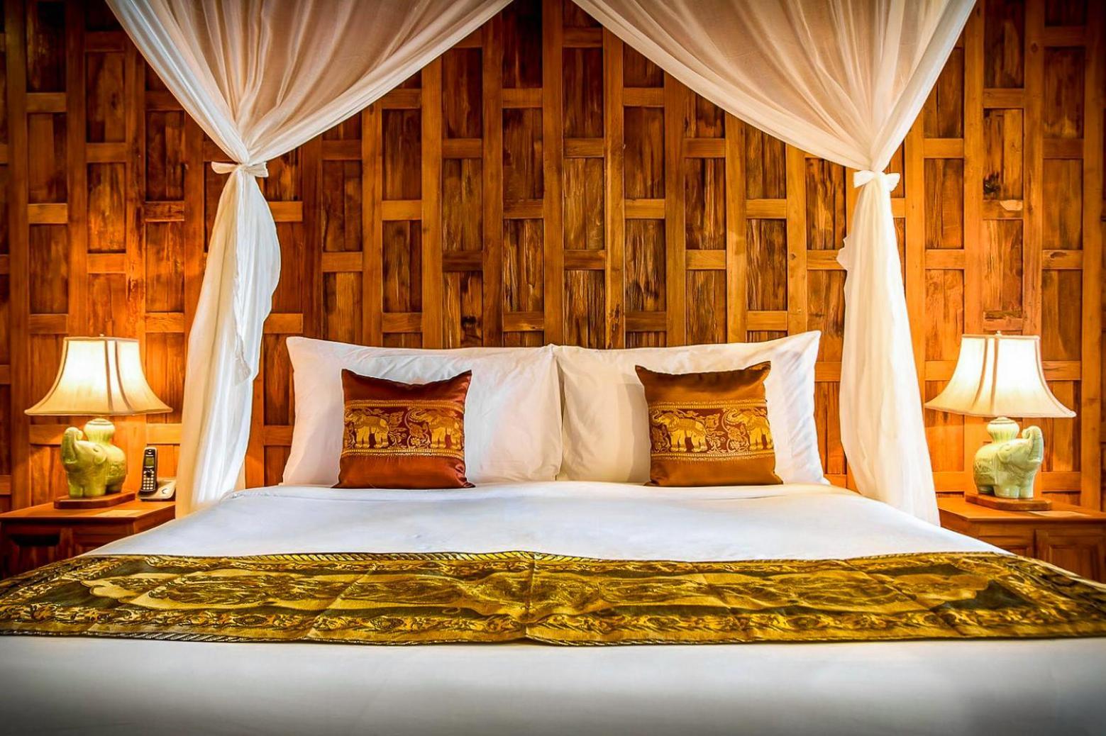 Santhiya Koh Phangan Resort And Spa Luaran gambar A bed with a mosquito net
