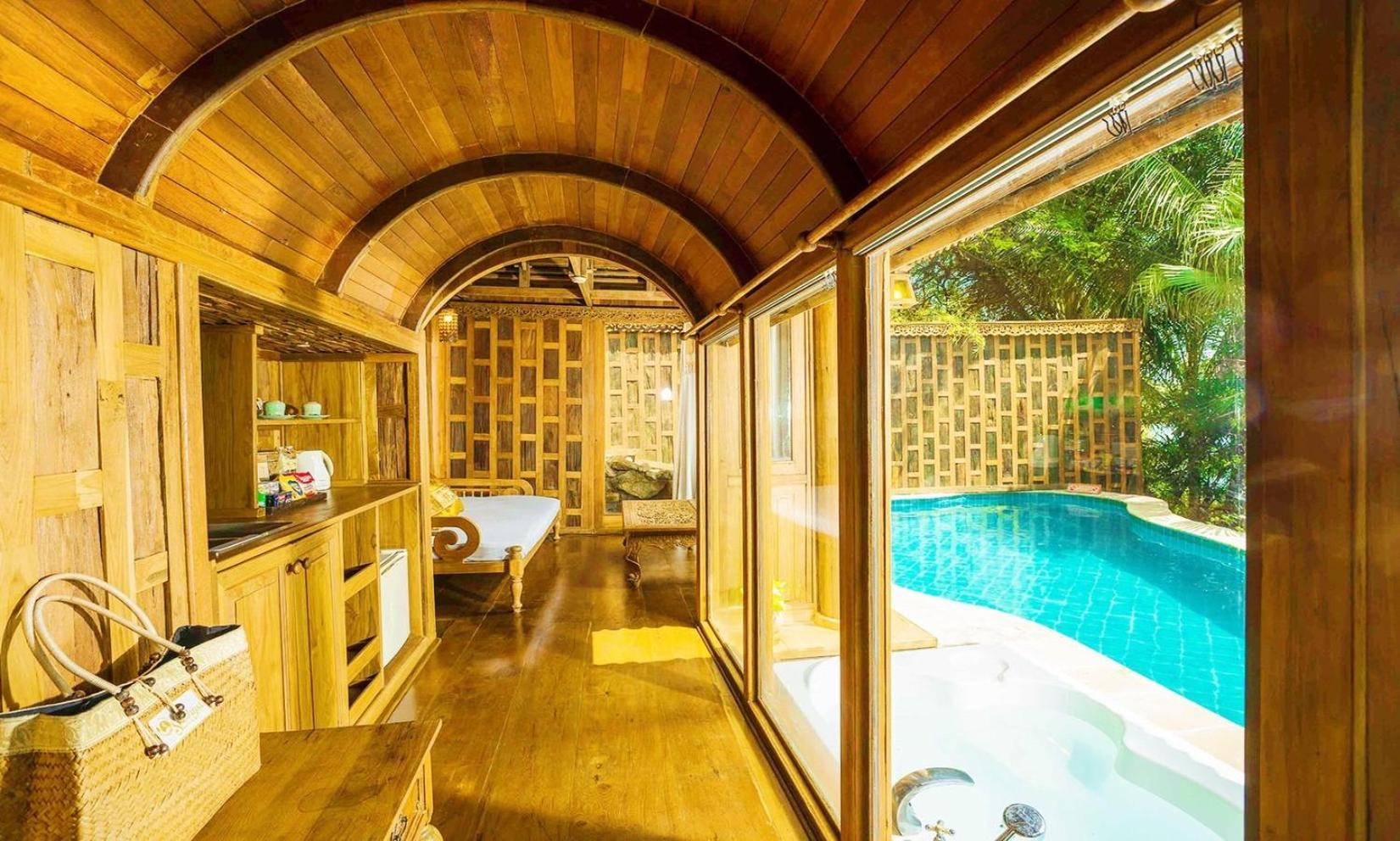Santhiya Koh Phangan Resort And Spa Luaran gambar The interior of a villa at the resort