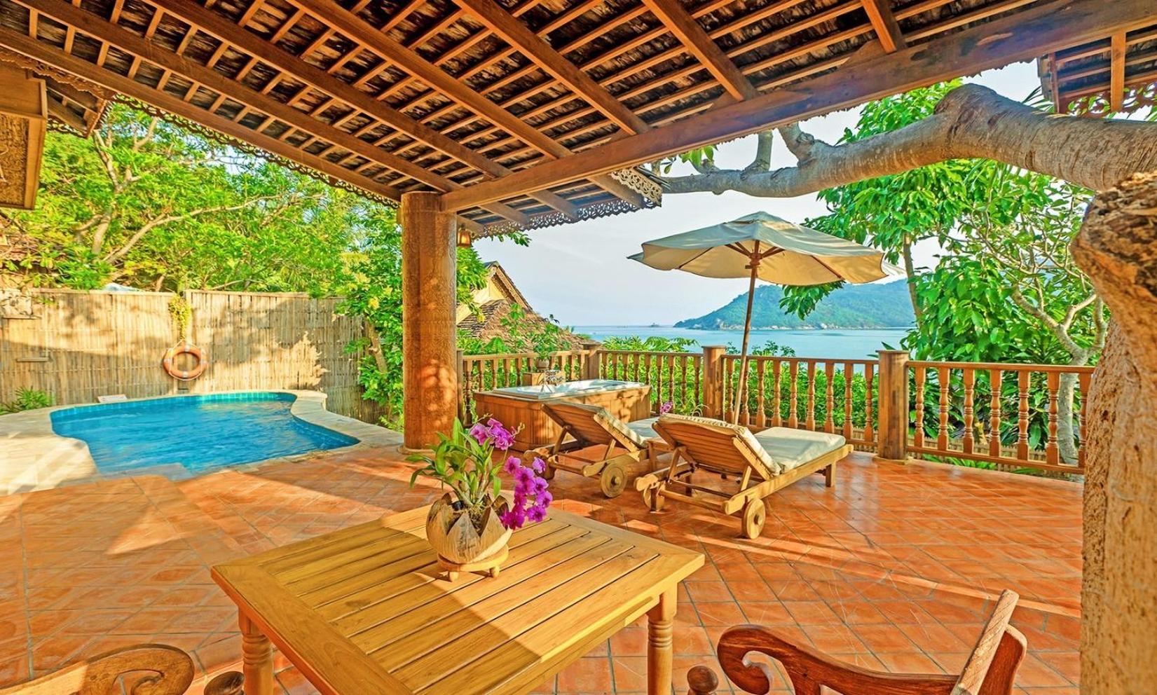 Santhiya Koh Phangan Resort And Spa Luaran gambar A view of the pool at the resort