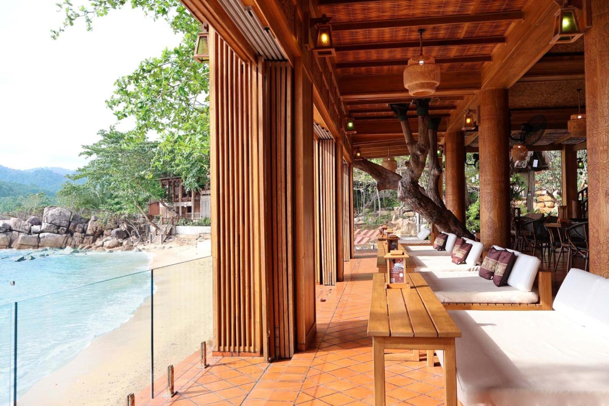 Santhiya Koh Phangan Resort And Spa Luaran gambar The Beach Club