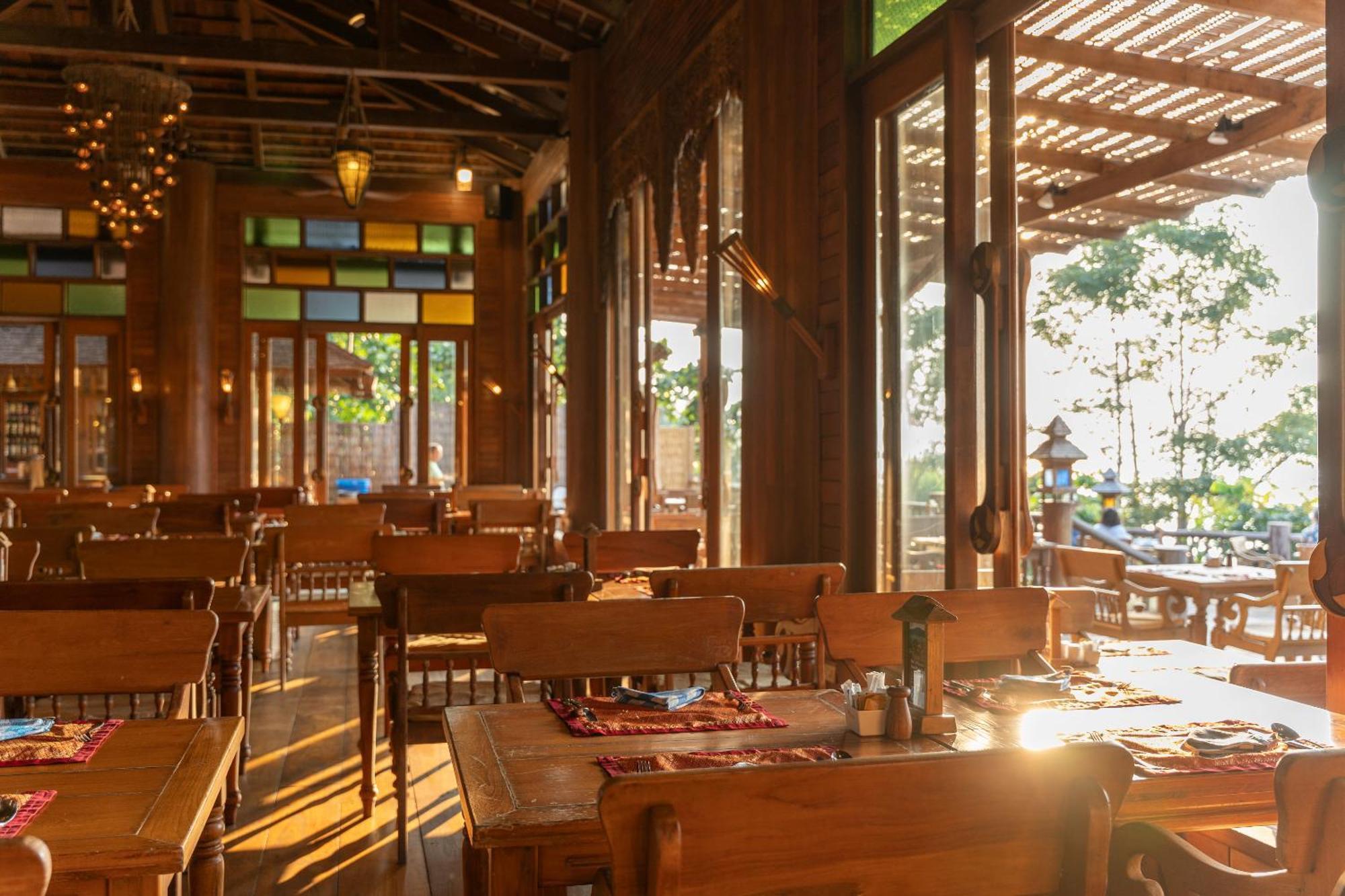 Santhiya Koh Phangan Resort And Spa Luaran gambar Interior of a restaurant in the resort